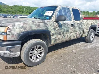 2005 Chevrolet Silverado 1500 Work Truck z VIN 1GCEK19V15Z101751, wystawiony jako IAAI lot #42387202 z przebiegiem 332 808 mil mil oraz . Historia ofert i sprzedaży dostępna na DreamBid. Obrazek 17.
