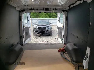 2017 Ford Transit z VIN 1FTYR1YM2HKB27046, wystawiony jako Copart lot #60039105 z przebiegiem 266 045 mil mil oraz Szkoda całkowita • Salvage title. Historia ofert i sprzedaży dostępna na DreamBid. Obrazek 10.