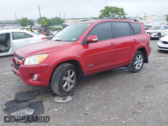 2010 Toyota RAV4 Limited z VIN JTMDF4DVXA5027336, wystawiony jako IAAI lot #42264028 z przebiegiem 118 122 mil mil oraz . Historia ofert i sprzedaży dostępna na DreamBid. Obrazek 2.
