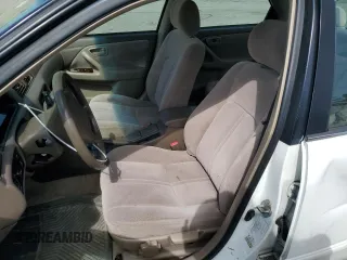 1997 Toyota Camry LE z VIN 4T1BG22KXVU163880, wystawiony jako Copart lot #56741295 z przebiegiem 132 863 mil mil oraz Szkody całkowita. Historia ofert i sprzedaży dostępna na DreamBid. Obrazek 7.