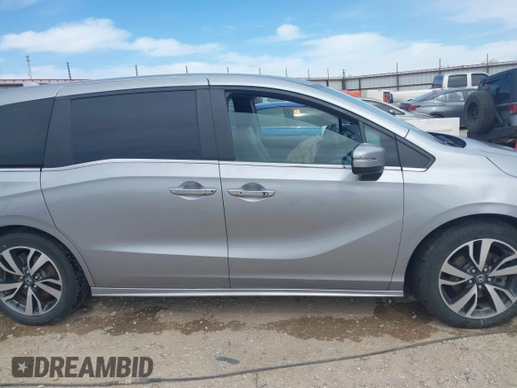 2021 Honda Odyssey Touring with VIN 5FNRL6H8XMB034837, listed as a IAAI auction lot 41856444 with 84,950 mi miles. Bid and sale history available at carsss.com. Image 13.