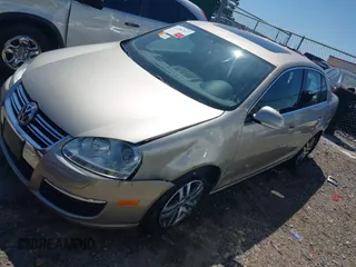 2006 Volkswagen Jetta Sedan 2.5L with VIN 3VWSG71K46M798471, listed as a IAAI auction lot 41982917 with 32,389 mi miles. Bid and sale history available at carsss.com. Image 2.