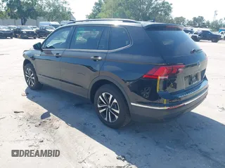 2024 Volkswagen Tiguan S z VIN 3VVRB7AX4RM226494, wystawiony jako IAAI lot #42000799 z przebiegiem 946 mil mil oraz . Historia ofert i sprzedaży dostępna na DreamBid. Obrazek 3.