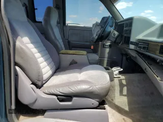 1995 Dodge Dakota z VIN 1B7GL23Y2SS377844, wystawiony jako Copart lot #53069825 z przebiegiem 168 777 mil mil oraz Szkody całkowita. Historia ofert i sprzedaży dostępna na DreamBid. Obrazek 10.