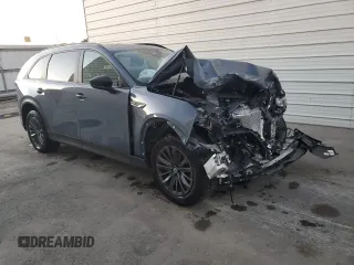 2025 Mazda CX-70 Preferred z VIN JM3KJBHD3S1117097, wystawiony jako Copart lot #81769204 z przebiegiem Nie podano mil oraz Szkody całkowita. Historia ofert i sprzedaży dostępna na DreamBid. Obrazek 4.