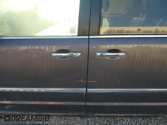 2016 Chrysler Town & Country Touring z VIN 2C4RC1CGXGR222915, wystawiony jako Copart lot #74758564 z przebiegiem Nie podano mil oraz Nie do naprawy • Non repairable. Historia ofert i sprzedaży dostępna na DreamBid. Obrazek 13.