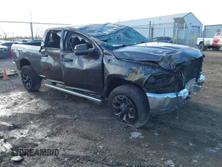 2018 Ram 2500 Tradesman с VIN 3C6UR5CL8JG106940, выставлен на аукционе IAAI как лот 41985217 с пробегом 208 741 миль миль и . История ставок и продаж доступна на DreamBid. Изображение 1.