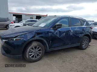 2023 Mazda CX-5 S Carbon Edition z VIN JM3KFBCM4P0288155, wystawiony jako IAAI lot #41501030 z przebiegiem 26 516 mil mil oraz . Historia ofert i sprzedaży dostępna na DreamBid. Obrazek 6.