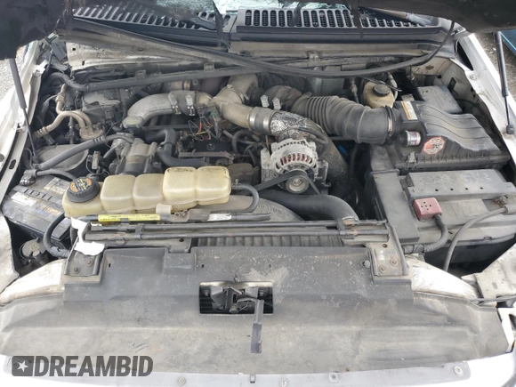 2000 Ford F-350 with VIN 1FTWX32F0YEB90096, listed as a Copart auction lot 56198024 with 273,397 mi miles and Non repairable. Bid and sale history available at DreamBid. Image 11.