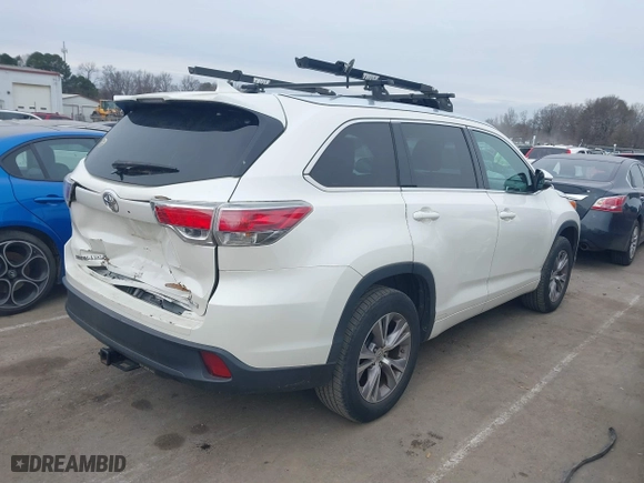 2014 Toyota Highlander XLE with VIN 5TDKKRFH2ES010070, listed as a IAAI auction lot 41379778 with 123,841 mi miles. Bid and sale history available at carsss.com. Image 4.