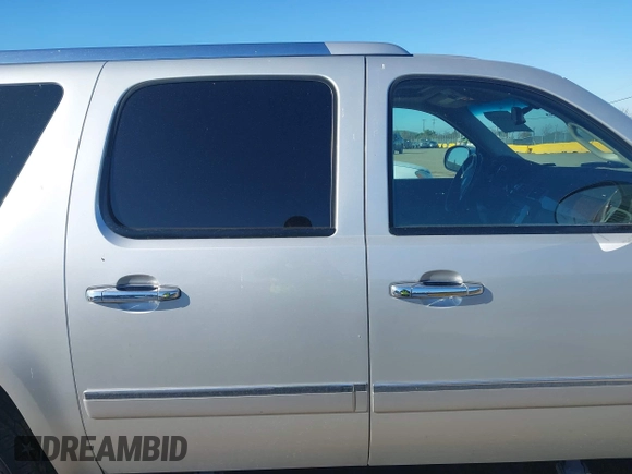 2010 GMC Yukon XL Denali with VIN 1GKUKMEF0AR176578, listed as a IAAI auction lot 41444927 with 175,100 mi miles. Bid and sale history available at carsss.com. Image 13.