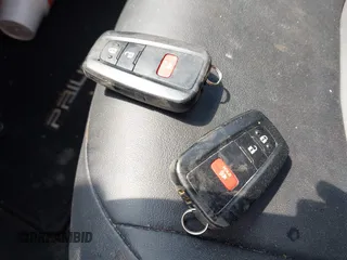 2016 Toyota Prius Four z VIN JTDKARFU5G3008768, wystawiony jako IAAI lot #42125504 z przebiegiem 164 229 mil mil oraz . Historia ofert i sprzedaży dostępna na DreamBid. Obrazek 11.