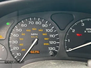 2001 Saturn SC with VIN 1G8ZY12771Z105142, listed as a Copart auction lot 54940825 with 166,396 mi miles and Clean Title. Bid and sale history available at carsss.com. Image 8.