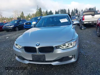 2015 BMW 3 Series 328i xDrive z VIN WBA3B5C56FF962334, wystawiony jako IAAI lot #41323621 z przebiegiem 33 419 mil mil oraz . Historia ofert i sprzedaży dostępna na DreamBid. Obrazek 12.