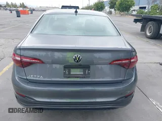 2024 Volkswagen Jetta S z VIN 3VW5M7BUXRM043609, wystawiony jako IAAI lot #42801058 z przebiegiem 26 943 mil mil oraz . Historia ofert i sprzedaży dostępna na DreamBid. Obrazek 17.
