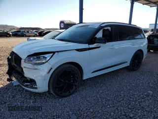 2023 Lincoln Aviator Reserve z VIN 5LM5J7WC6PGL14453, wystawiony jako Copart lot #43948685 z przebiegiem 15 085 mil mil oraz Szkoda całkowita • Salvage title. Historia ofert i sprzedaży dostępna na DreamBid. Obrazek 1.
