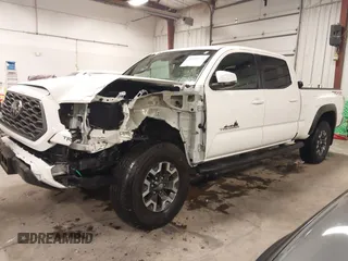 2021 Toyota Tacoma 4WD SR5 with VIN 3TMDZ5BN6MM113743, listed as a IAAI auction lot 41413775 with 24,735 mi miles. Bid and sale history available at carsss.com. Image 2.