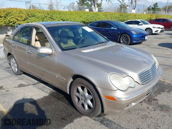 2003 Mercedes-Benz C 320 с VIN WDBRF64JX3F356161, выставлен на аукционе IAAI как лот 41847898 с пробегом 154 973 миль миль и . История ставок и продаж доступна на DreamBid. Изображение 1.