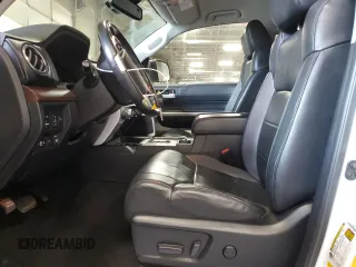 2018 Toyota Tundra SR5 z VIN 5TFHW5F15JX767768, wystawiony jako Copart lot #73587614 z przebiegiem 61 001 mil mil oraz Szkoda całkowita • Salvage title. Historia ofert i sprzedaży dostępna na DreamBid. Obrazek 7.