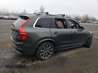 2018 Volvo XC90 Momentum z VIN YV4A22PK8J1207438, wystawiony jako Copart lot #88985305 z przebiegiem Nie podano mil oraz Szkoda całkowita • Salvage title. Historia ofert i sprzedaży dostępna na DreamBid. Obrazek 3.