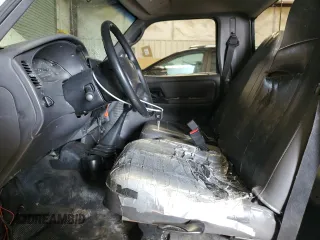 2003 Ford Ranger XL z VIN 1FTYR10D63PA18757, wystawiony jako Copart lot #44160675 z przebiegiem 238 041 mil mil oraz Czysty tytuł • Clean title. Historia ofert i sprzedaży dostępna na DreamBid. Obrazek 7.