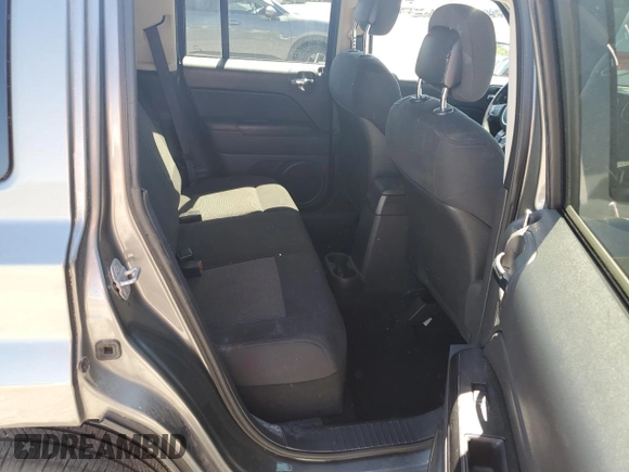 2011 Jeep Patriot Latitude z VIN 1J4NF1GB2BD229920, wystawiony jako Copart lot #57548445 z przebiegiem 188 712 mil mil oraz Szkoda całkowita • Salvage title. Historia ofert i sprzedaży dostępna na DreamBid. Obrazek 10.