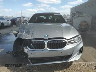 2025 BMW 3 Series 330i with VIN 3MW69CW01S8F06726, listed as a Copart auction lot 52425935 with 9,029 mi miles and Clean Title. Bid and sale history available at carsss.com. Image 5.