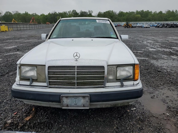 1990 Mercedes-Benz 300 with VIN WDBEB28D0LB224203, listed as a Copart auction lot 56349565 with 239,773 mi miles and Clean Title. Bid and sale history available at DreamBid. Image 5.