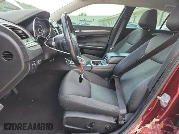 2019 Chrysler 300 Touring with VIN 2C3CCAAG1KH613575, listed as a Copart auction lot 59564495 with 85,680 mi miles and Salvage title. Bid and sale history available at DreamBid. Image 7.