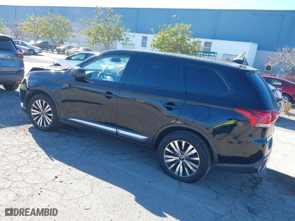 2019 Mitsubishi Outlander ES with VIN JA4AD2A36KZ017617, listed as a IAAI auction lot 41357728 with 252,811 mi miles. Bid and sale history available at carsss.com. Image 3.