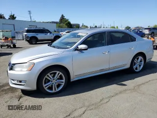 2013 Volkswagen Passat SEL Premium z VIN 1VWCP7A30DC086423, wystawiony jako Copart lot #53700625 z przebiegiem Nie podano mil oraz Szkoda całkowita • Salvage title. Historia ofert i sprzedaży dostępna na DreamBid. Obrazek 1.