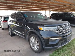 2022 Ford Explorer King Ranch z VIN 1FM5K8LC0NGB10593, wystawiony jako IAAI lot #41936628 z przebiegiem 93 104 mil mil oraz . Historia ofert i sprzedaży dostępna na DreamBid. Obrazek 1.