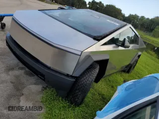 2024 Tesla Cybertruck z VIN 7G2CEHED2RA015326, wystawiony jako Copart lot #73841034 z przebiegiem Nie podano mil oraz Szkoda całkowita • Salvage title. Historia ofert i sprzedaży dostępna na DreamBid. Obrazek 1.