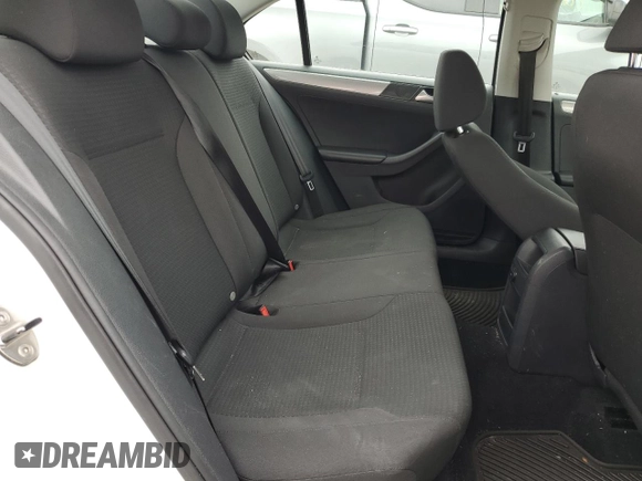 2015 Volkswagen Jetta SE z VIN 3VWD17AJ8FM212937, wystawiony jako Copart lot #56936995 z przebiegiem 99 158 mil mil oraz Czysty tytuł • Clean title. Historia ofert i sprzedaży dostępna na DreamBid. Obrazek 10.