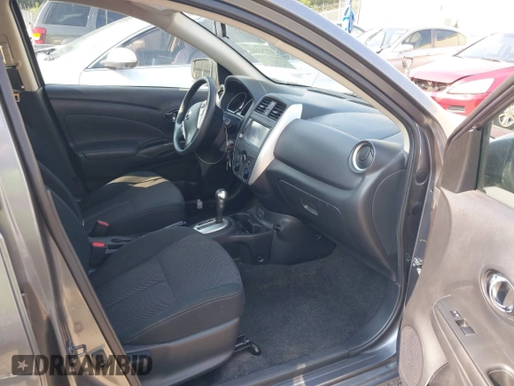2019 Nissan Versa SV z VIN 3N1CN7AP8KL852236, wystawiony jako IAAI lot #42393900 z przebiegiem 87 340 mil mil oraz . Historia ofert i sprzedaży dostępna na DreamBid. Obrazek 5.