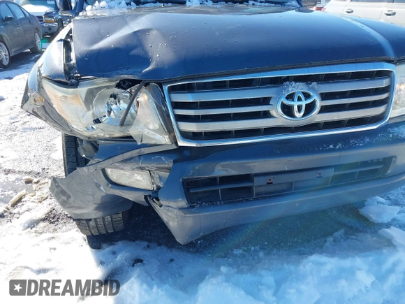 2007 Toyota Land Cruiser with VIN JTEHT05J372107212, listed as a IAAI auction lot 41281746 with 136,460 mi miles. Bid and sale history available at carsss.com. Image 18.