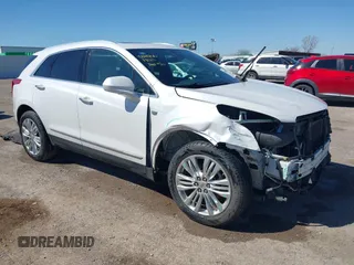2017 Cadillac XT5 Premium Luxury FWD z VIN 1GYKNCRS9HZ106397, wystawiony jako IAAI lot #41659420 z przebiegiem 54 615 mil mil oraz . Historia ofert i sprzedaży dostępna na DreamBid. Obrazek 1.