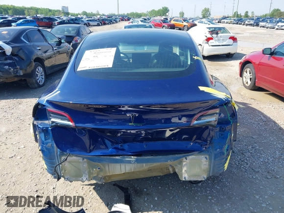 2018 Tesla Model 3 Long Range Battery z VIN 5YJ3E1EB0JF064945, wystawiony jako IAAI lot #42198286 z przebiegiem 35 112 mil mil oraz . Historia ofert i sprzedaży dostępna na DreamBid. Obrazek 17.