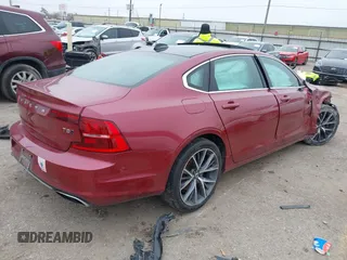 2018 Volvo S90 Momentum z VIN LVY982MK6JP034663, wystawiony jako IAAI lot #41555753 z przebiegiem 112 258 mil mil oraz . Historia ofert i sprzedaży dostępna na DreamBid. Obrazek 4.