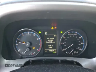 2018 Toyota RAV4 XLE with VIN 2T3RFREV8JW725504, listed as a Copart auction lot 84792264 with 41,501 mi miles and Salvage Title. Bid and sale history available at carsss.com. Image 9.