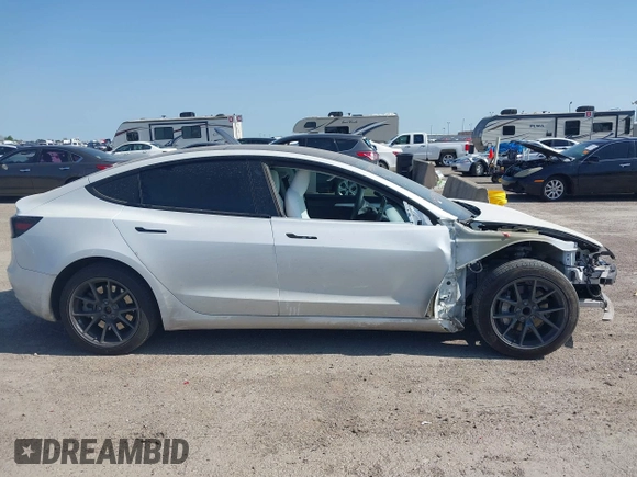 2023 Tesla Model 3 с VIN 5YJ3E1EAXPF553997, выставлен на аукционе IAAI как лот 41903219 с пробегом 31 981 миль миль и . История ставок и продаж доступна на DreamBid. Изображение 13.