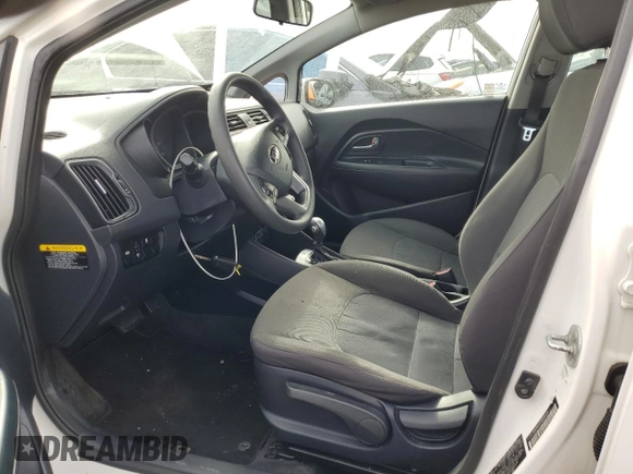 2017 Kia Rio LX z VIN KNADM4A39H6086372, wystawiony jako Copart lot #43648205 z przebiegiem 138 381 mil mil oraz Szkody całkowita. Historia ofert i sprzedaży dostępna na DreamBid. Obrazek 7.