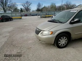2005 Chrysler Town & Country Touring z VIN 2C4GP54L45R145521, wystawiony jako Copart lot #50183375 z przebiegiem 218 068 mil mil oraz Szkoda całkowita • Salvage title. Historia ofert i sprzedaży dostępna na DreamBid. Obrazek 12.