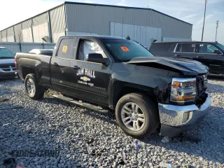 2017 Chevrolet Silverado 1500 LT with VIN 1GCRCREC1HZ247072, listed as a Copart auction lot 53826945 with 266,164 mi miles and Salvage Title. Bid and sale history available at DreamBid. Image 4.