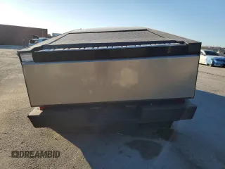 2024 Tesla Cybertruck z VIN 7G2CEHED5RA031195, wystawiony jako Copart lot #86002214 z przebiegiem 8 546 mil mil oraz Szkoda całkowita • Salvage title. Historia ofert i sprzedaży dostępna na DreamBid. Obrazek 6.
