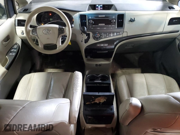 2014 Toyota Sienna LE AAS z VIN 5TDKK3DC7ES459300, wystawiony jako Copart lot #58664605 z przebiegiem 191 264 mil mil oraz Czysty tytuł • Clean title. Historia ofert i sprzedaży dostępna na DreamBid. Obrazek 8.
