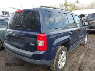 2013 Jeep Patriot Latitude z VIN 1C4NJRFB6DD190241, wystawiony jako IAAI lot #41672362 z przebiegiem 125 367 mil mil oraz . Historia ofert i sprzedaży dostępna na DreamBid. Obrazek 4.