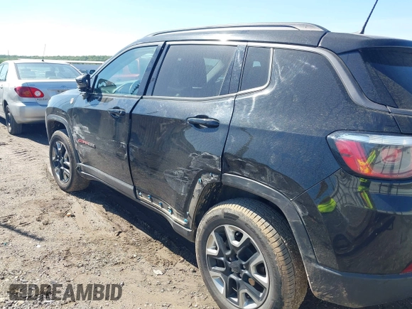 2018 Jeep Compass Trailhawk z VIN 3C4NJDDBXJT238593, wystawiony jako IAAI lot #42075447 z przebiegiem 122 064 mil mil oraz . Historia ofert i sprzedaży dostępna na DreamBid. Obrazek 6.