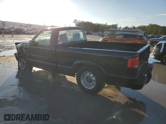 2000 GMC Sonoma SLS w/1SE Pkg with VIN 1GTCS1452Y8237606, listed as a Copart auction lot 83415884 with 104,004 mi miles and Salvage Title. Bid and sale history available at carsss.com. Image 2.