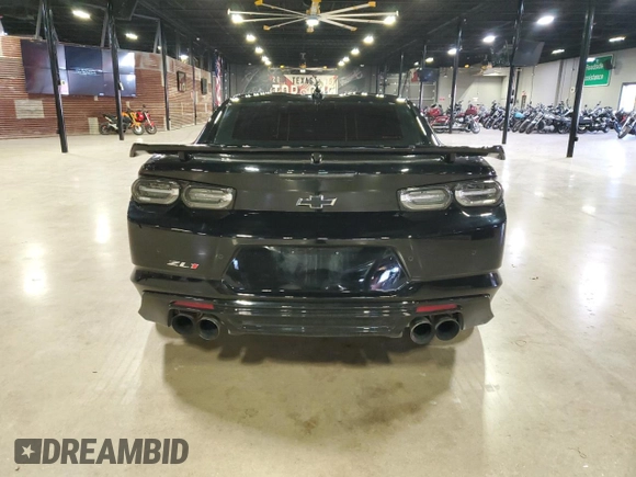 2023 Chevrolet Camaro ZL1 z VIN 1G1FJ1R62P0157102, wystawiony jako Copart lot #79703174 z przebiegiem 12 392 mil mil oraz Szkody całkowita. Historia ofert i sprzedaży dostępna na DreamBid. Obrazek 4.